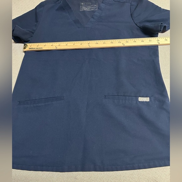FIGS Women's Size XSmall Dark Blue Short Sleeve V Neck 2 Pocket Scrub Top - Picture 6 of 13